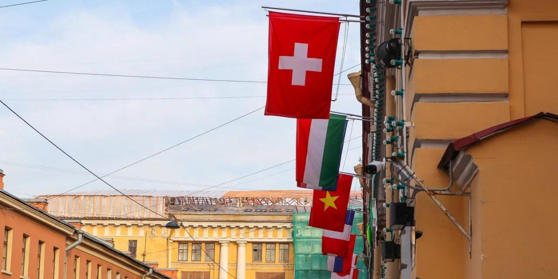 Жители 15 стран поздравили россиян с Днём народного единства