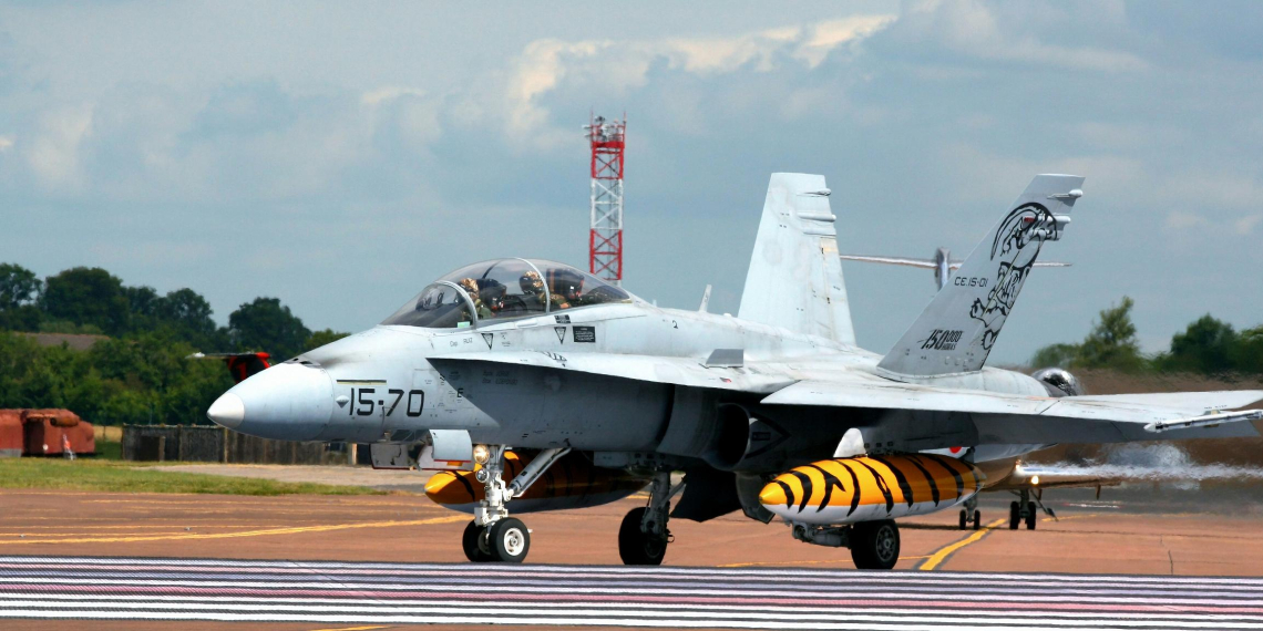 Украина отказалась забирать у Австралии F-18 и назвала их "летающим хламом"