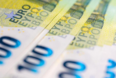 Bloomberg сообщил о планах ЕС ужесточить условия кредита Украине на €90 млрд