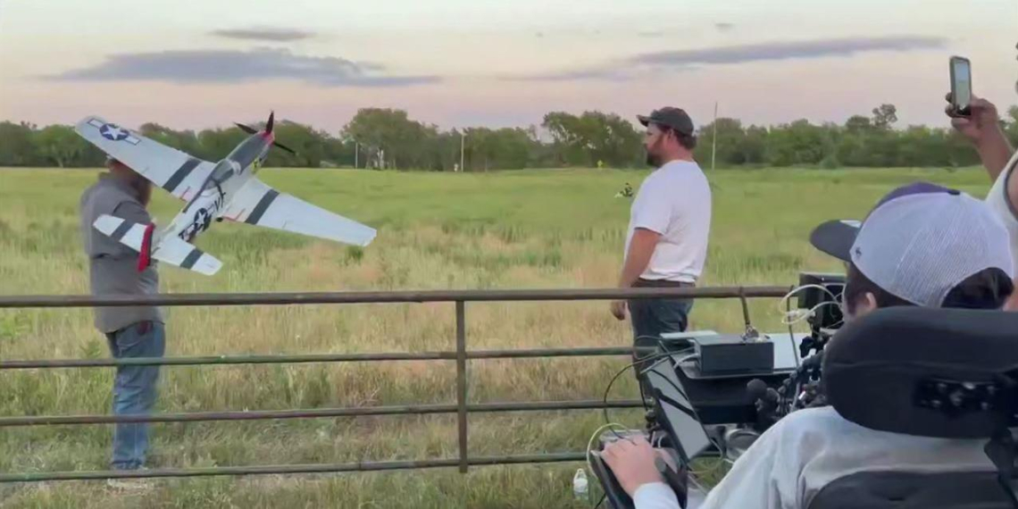 Парализованный пациент с чипом Neuralink смог управлять беспилотником силой мысли