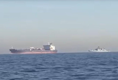 Фрегат "Адмирал Григорович" сопроводил танкеры через Ла-Манш из-за угроз Британии