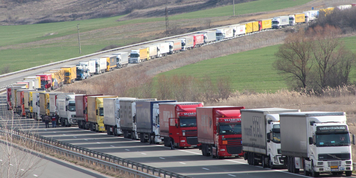 В Госдуме объяснили закон о бронировании даты пересечения границы на авто