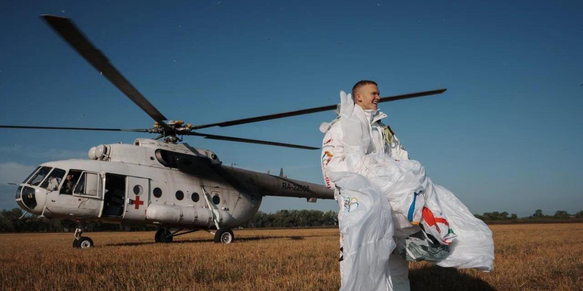 Российский парашютист Бойцов побил мировой рекорд, прыгнув с высоты 11 тыс. 551 метра 
