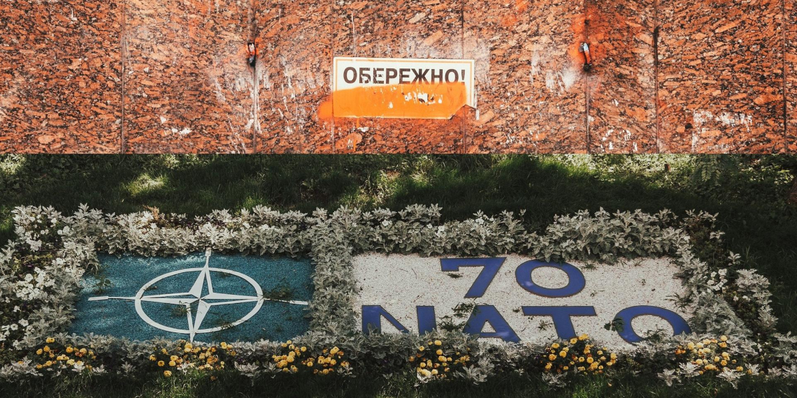 Telegraph: Зеленского попросили не требовать от НАТО принятия Украины