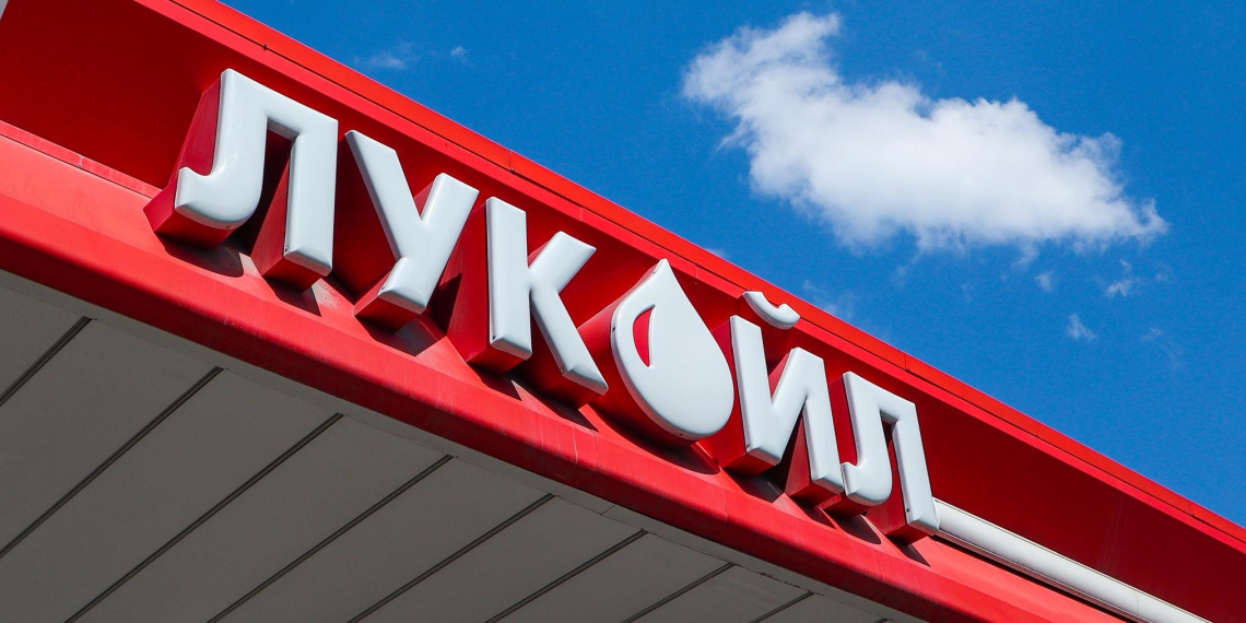 ЛУКОЙЛ заключил сделку о продаже зарубежных активов с фондом Carlyle