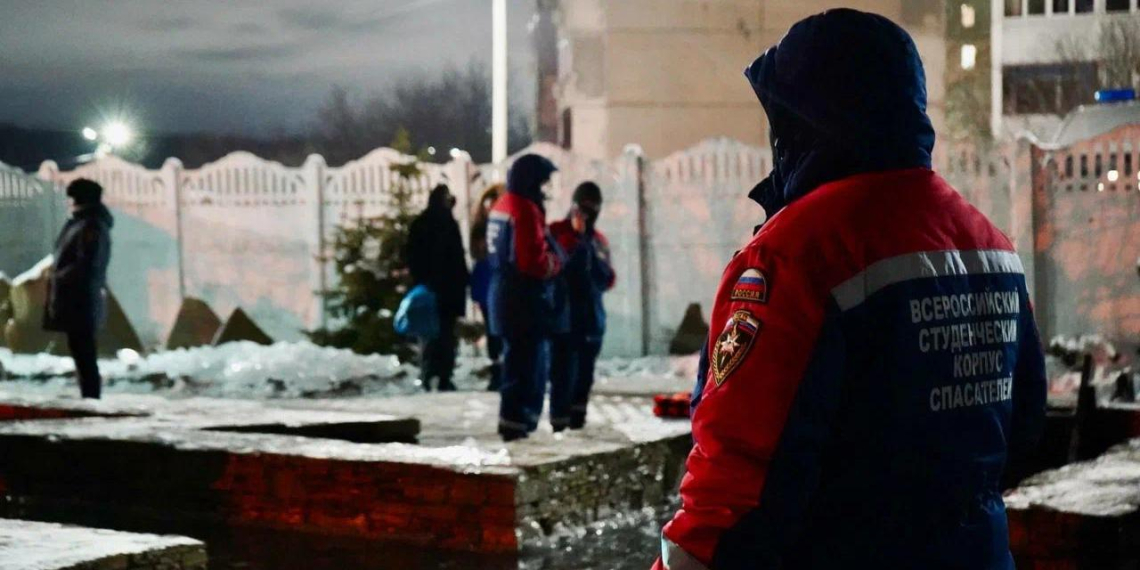 Студенты-спасатели помогли 100 тысячам верующих во время крещенских купаний