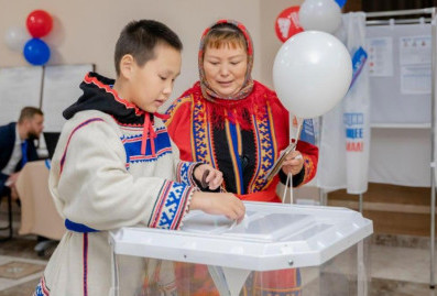 Россияне приходят на выборы целыми семьями