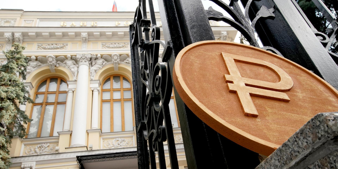 Bloomberg: Правительство и Центробанк России спорят насчет ключевой ставки