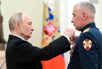 Путин вручил государственные награды военнослужащим в День защитника Отечества