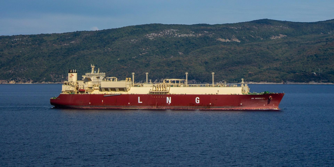 Первый СПГ-танкер преодолел Ормузский пролив с начала войны