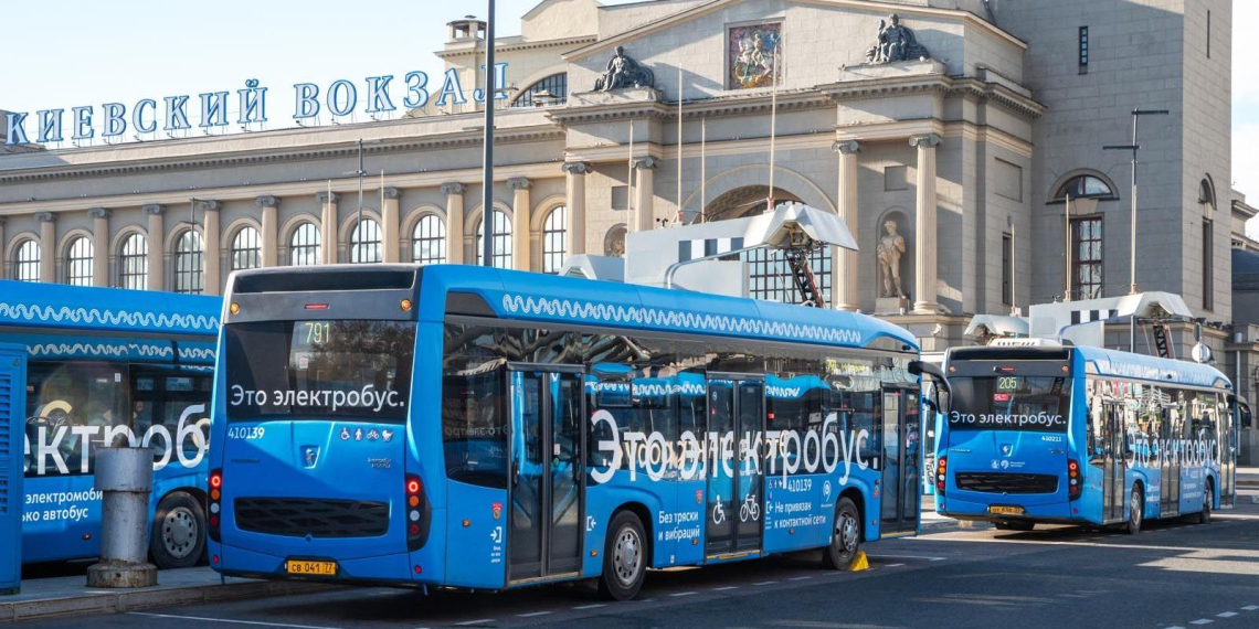 Москва в 2024 году установит 200 новых зарядных станций для электробусов