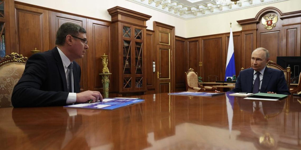 Путин провел рабочую встречу с губернатором Владимирской области Александром Авдеевым 