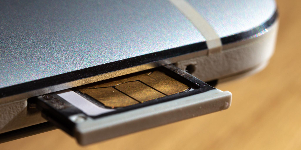 "Коммерсант": операторы введут "период охлаждения" для вернувшихся из роуминга сим-карт