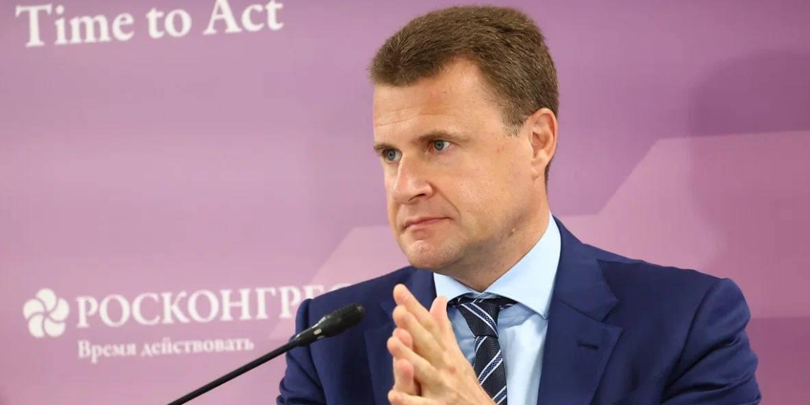 Министр по развитию ДВ Чекунков представил на ВЭФ стратегию развития Арктики