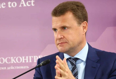 Министр по развитию ДВ Чекунков представил на ВЭФ стратегию развития Арктики