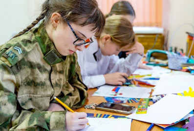 Ученики и педагоги 26 московских центров допобразования поддерживают бойцов СВО