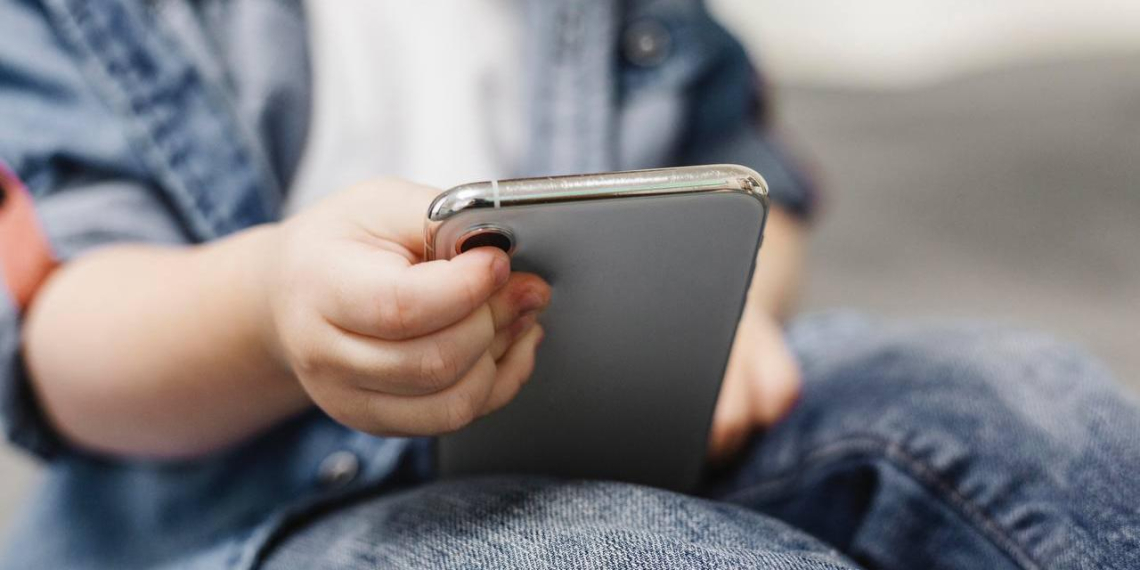 Дети под прицелом алгоритмов: в Общественной палате обсудили угрозы цифрового взросления