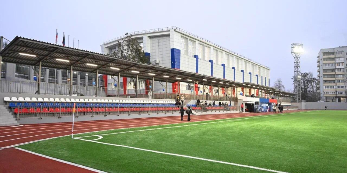 Спорткомплекс "Портовик" в Мариуполе принял первых посетителей после реконструкции