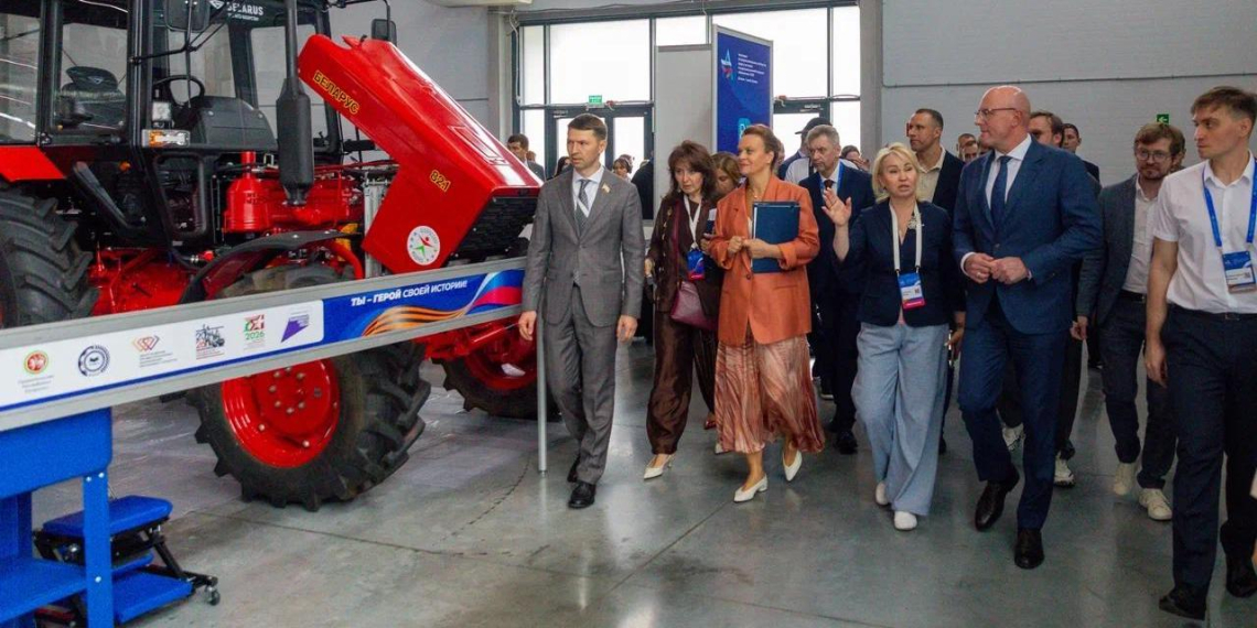 Чернышенко и Цивилева осмотрели площадки чемпионата "Абилимпикс" в Казани 