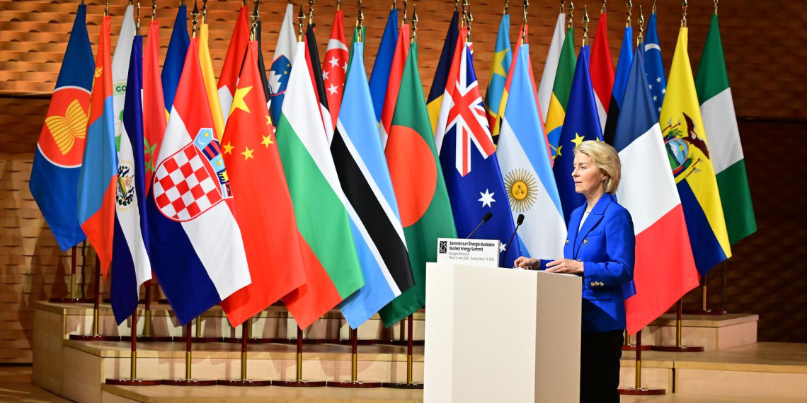 Фон дер Ляйен пообещала выдать €90 млрд Украине "тем или иным способом"