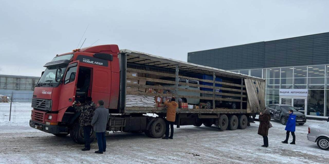 Депутат Госдумы отправил в ЛНР 20-тонную фуру с гуманитарным грузом  