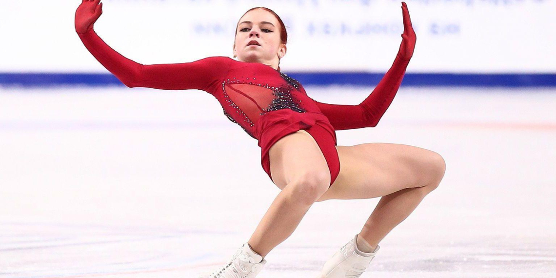 Александра Трусова стала третьей фигуристкой, снявшейся с чемпионата России