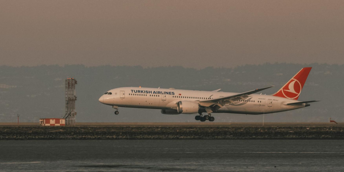 МИД посоветовал россиянам судиться с Turkish Airlines из-за недопуска на рейсы