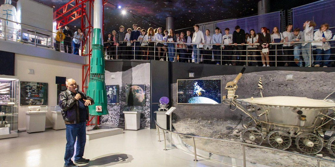 В Москве прошла церемония посвящения в ученики космических инженерных классов