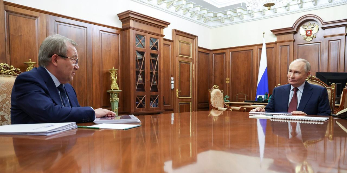 Глава РАН доложил Путину о реформе системы научных исследований