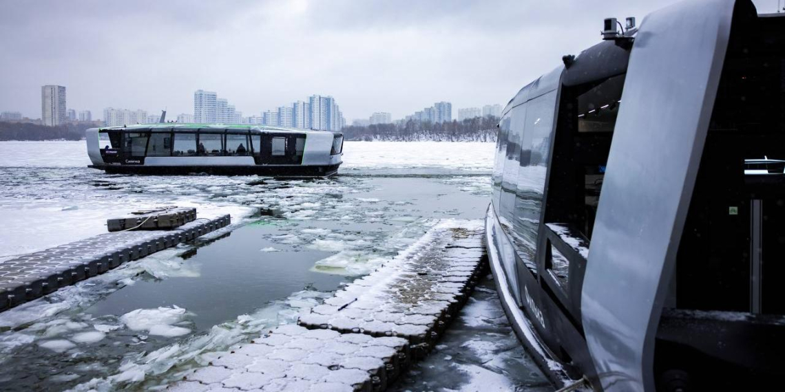 Собянин: движение речного транспорта зимой обеспечат четыре ледокола