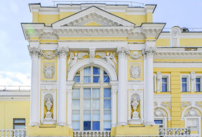 К 8 марта на сайте "Узнай Москву" появился тематический маршрут "Человек за легендой"