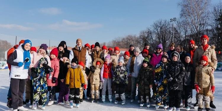 В Москве прошел мастер-класс по фигурному катанию для семей участников СВО от Российского общества "Знание"