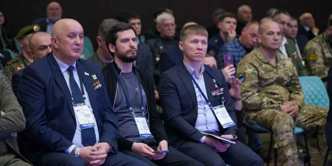 В Сочи проходит просветительская сессия "Наследие. Развитие. Единство" для ветеранов СВО