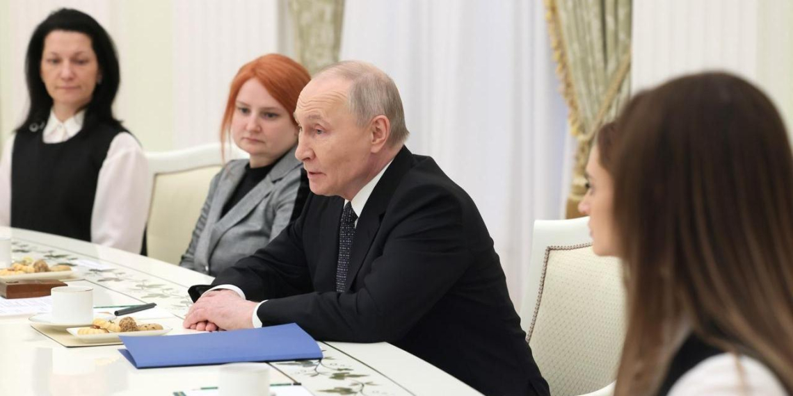 Путин встретился в Кремле со вдовами погибших военнослужащих Сил специальных операций
