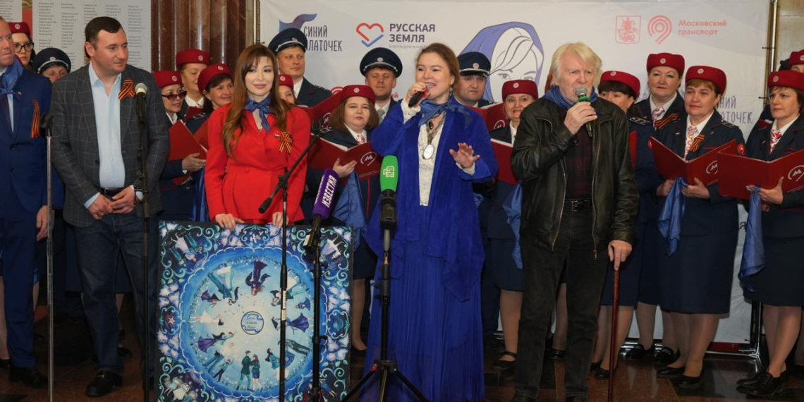 В московском метро прошла патриотическая акция с участием иностранных блогеров