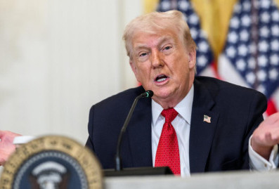 Трамп опубликовал переписку с Макроном и пригрозил ему огромными пошлинами