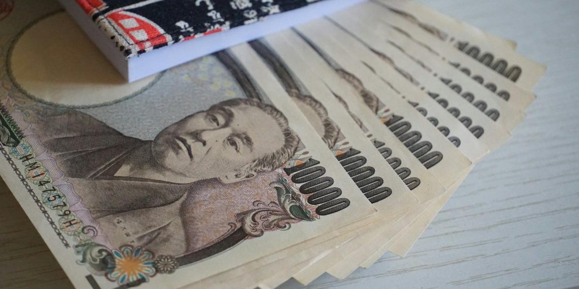 Япония и США вместе попытались остановить рекордное падение иены