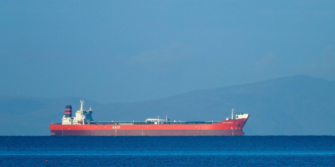 Российский танкер атакован в Черном море по пути в Грузию