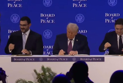 Дональд Трамп подписал в Давосе устав Совета мира