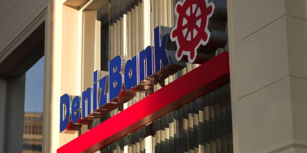 Один из крупнейших банков Турции Denizbank начал требовать от россиян документы о ВНЖ
