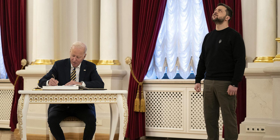 Американист Малек Дудаков рассказал о последствиях визита Байдена в Киев