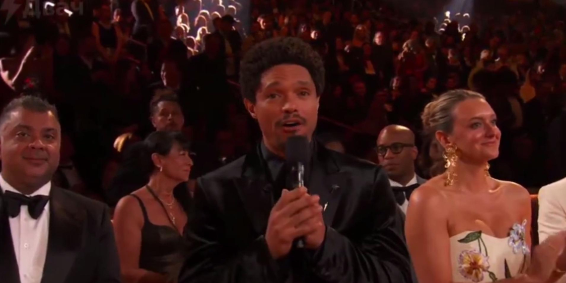 Трамп пообещал засудить ведущего "Грэмми" за шутку про него и Клинтона