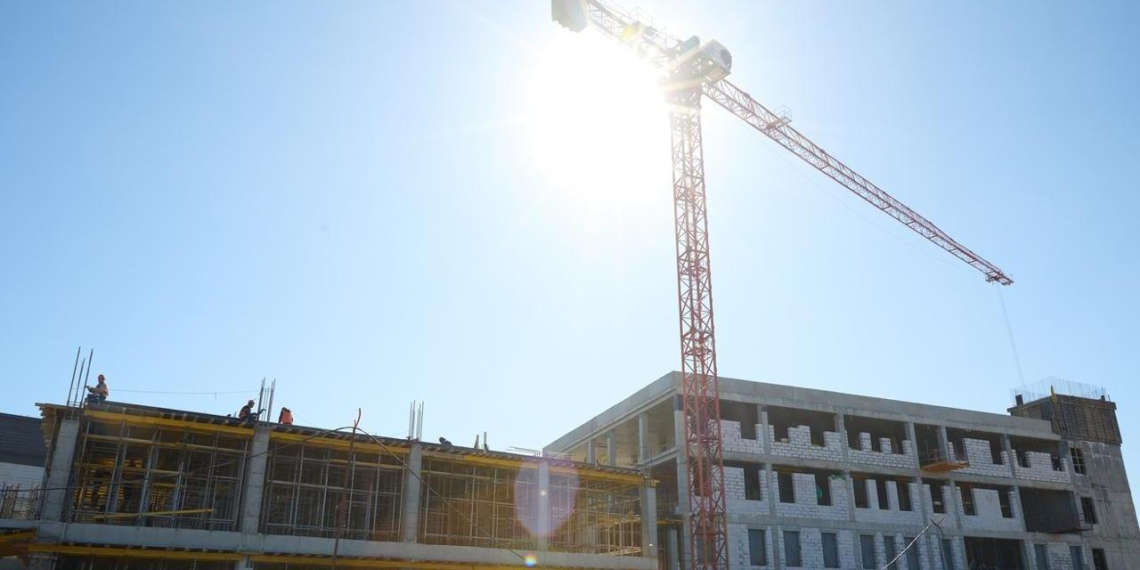 Хуснуллин: в Мариуполе завершены монолитные работы второй очереди медцентра ФМБА