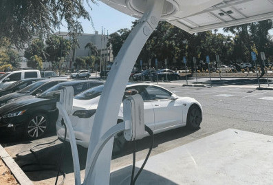 Продажи новых электромобилей в России в 2025 году упали на треть