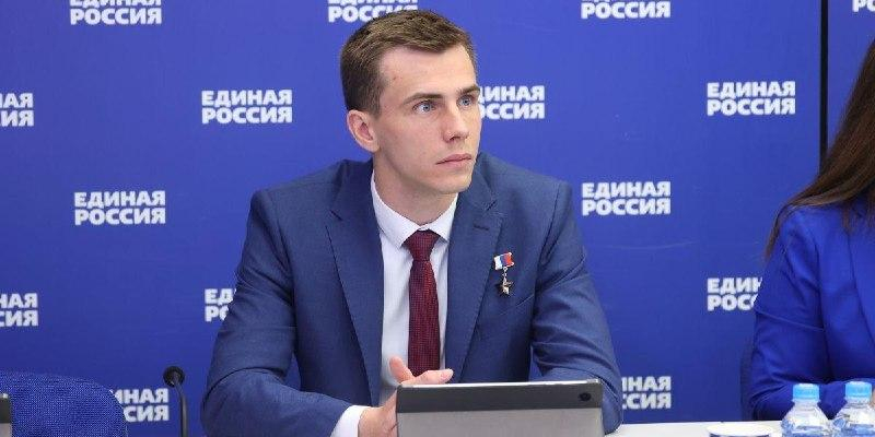 Головин: "Единая Россия" обеспечит комплексную поддержку старшего поколения 