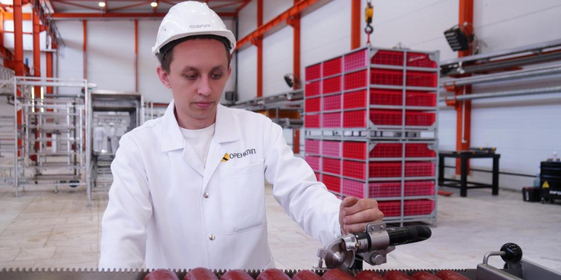 В Оренбурге открыли завод роботизированного оборудования для мясопереработки 