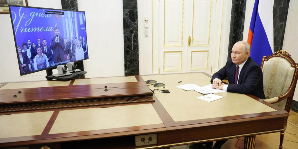 Путин поддержал идею обучить российскую нейросеть на отечественных учебниках 