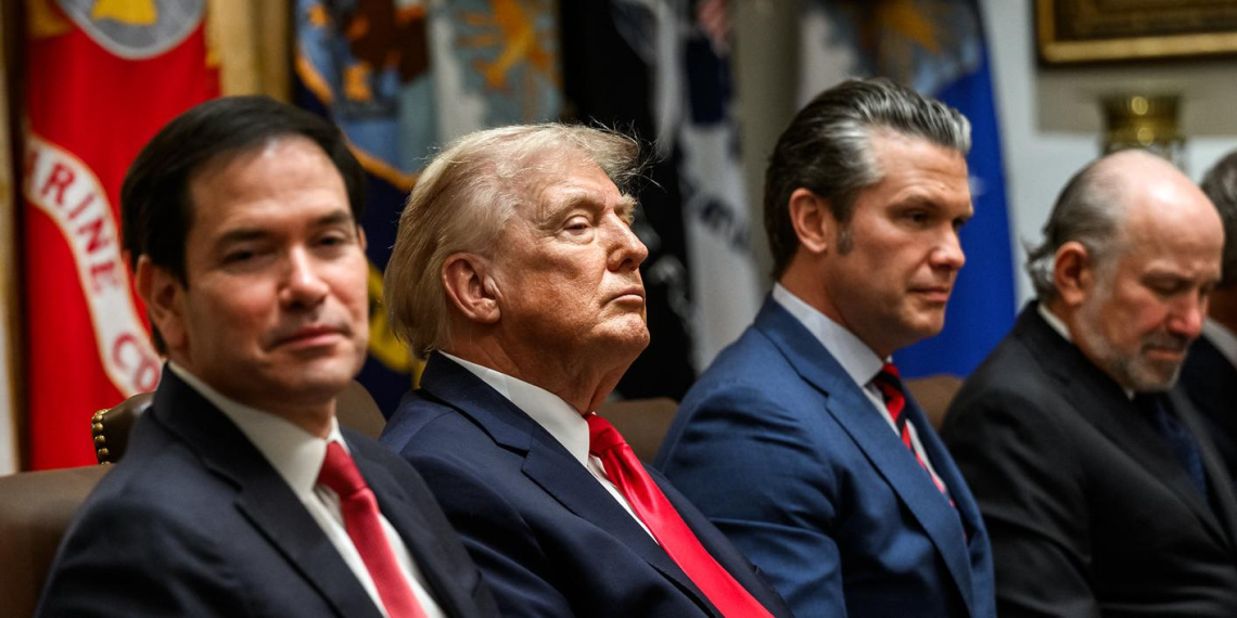 Wall Street Journal: Трамп попросил подготовить варианты быстрых атак на Иран