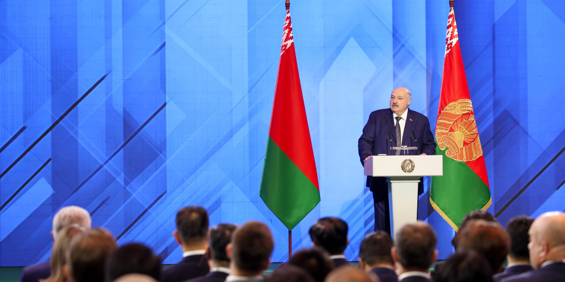 Лукашенко согласился "протянуть руку" Западу и выдвинул 4 предложения