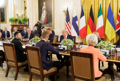 Spiegel: Мерц и Макрон предупредили Зеленского о "большой угрозе"